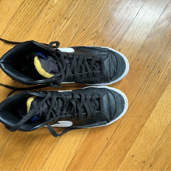 Women’s Nike Blazer 77 Mid Vintage Sneakers - Picture 4 of 6